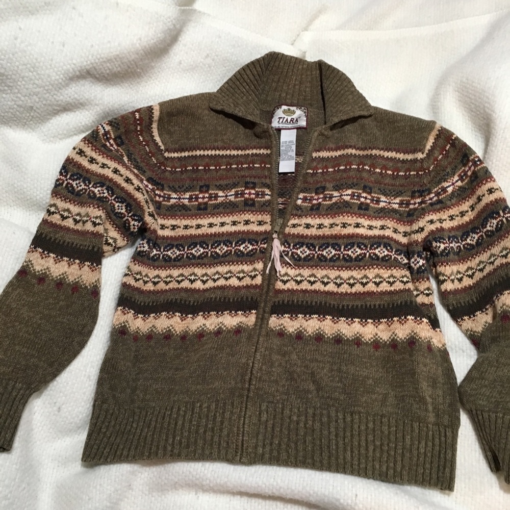 Tiara women’s sweater xl